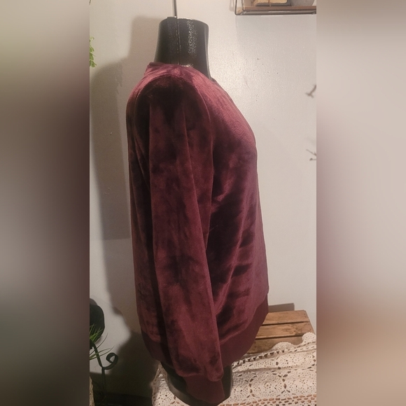 GAIAM Plum Colored Plush slsweater M - Picture 2 of 7